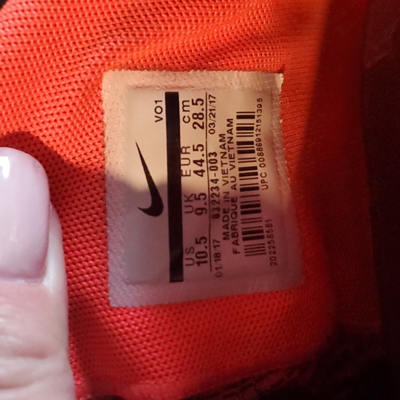 Nike - Picture 3 of 4